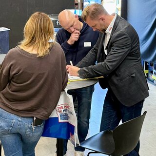 Mitarbeiter und Kunden auf UTZ Hausmesse